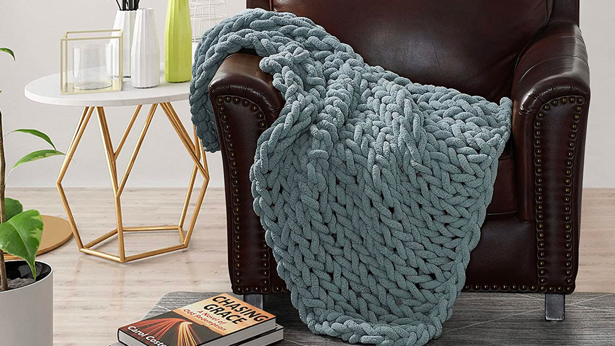 Chunky Chenille Braided Throw Airy Comfort