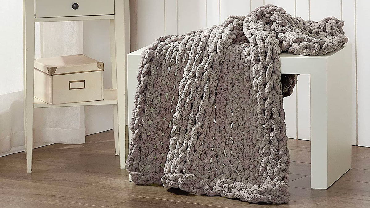 Chunky Chenille Braided Throw Airy Comfort