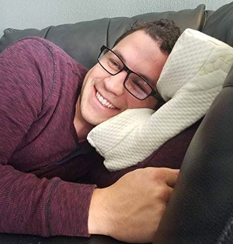 The LaySee Nesting Pillow for Eyewear Users