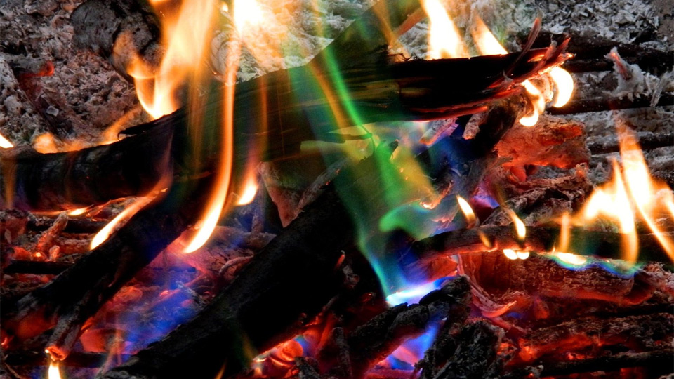 Mystical Fire Enchanting Campfire Colorant
