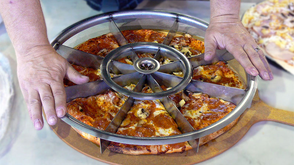 The Equalizer by Lloyd Pans Versatile MultiBlade Pizza Slicer